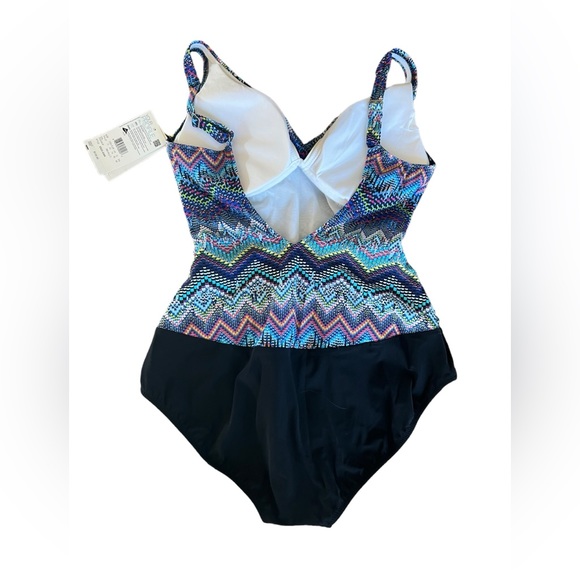 Profile by Gottex Women's Molded
Underwire Bra Tribal one piece size 12 NWT - Picture 6 of 12